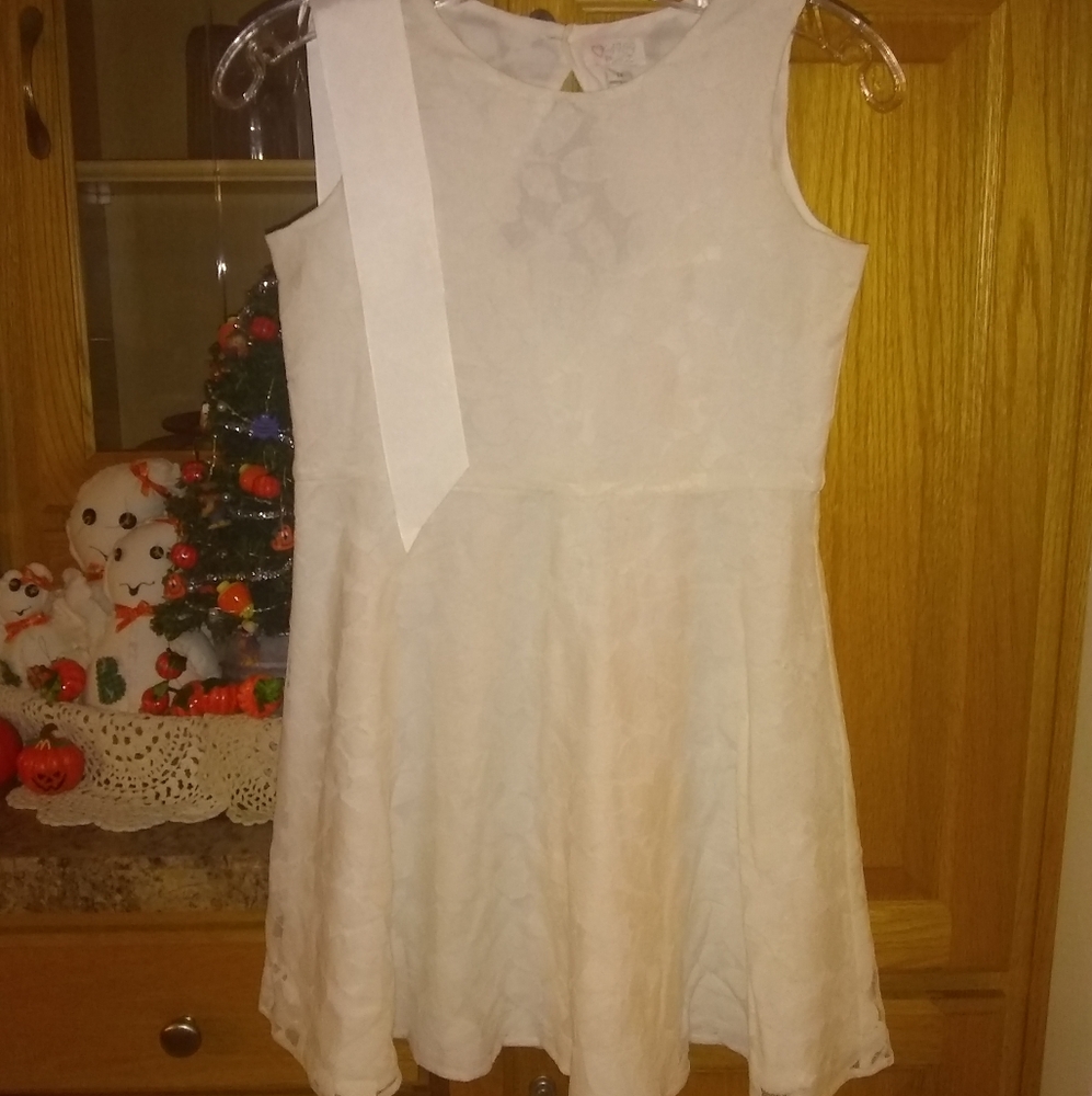 1989 Place Girl's White Lace Dress